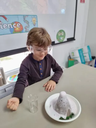 An experiment Sunday: erupting volcanoes and rainbows — photo 27