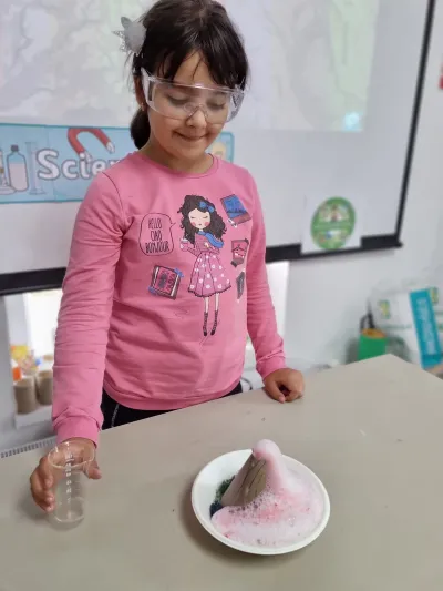 An experiment Sunday: erupting volcanoes and rainbows — photo 29