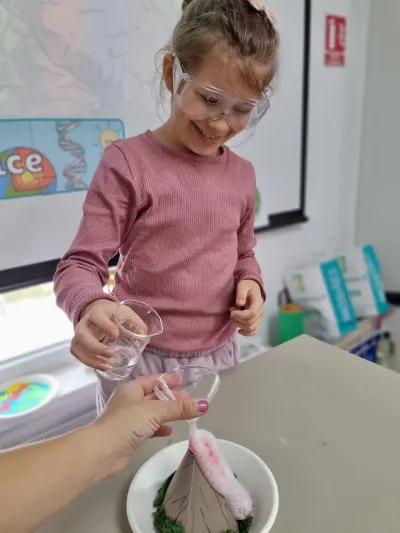 An experiment Sunday: erupting volcanoes and rainbows — photo 30