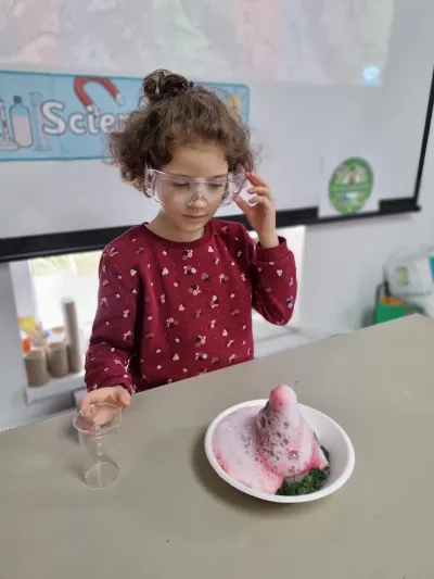 An experiment Sunday: erupting volcanoes and rainbows — photo 31