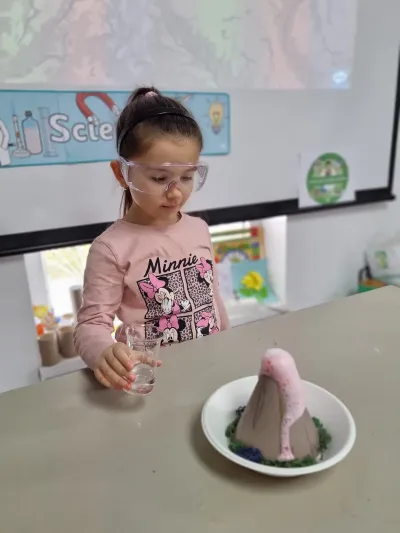 An experiment Sunday: erupting volcanoes and rainbows — photo 33