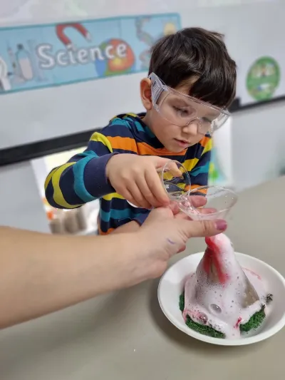 An experiment Sunday: erupting volcanoes and rainbows — photo 36