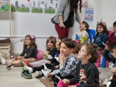 „Povestea iepurașului de Paște”, jucată la teatrul de păpuși — fotografie 5