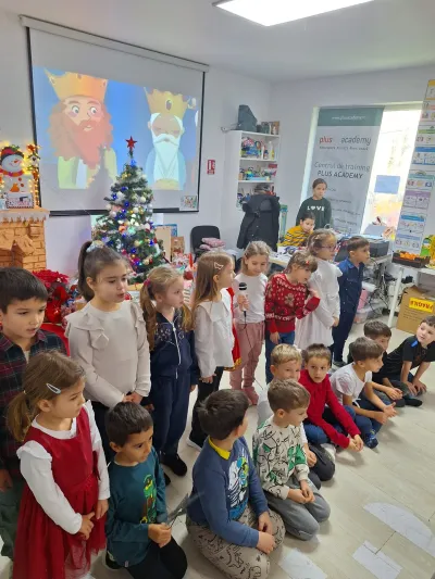 Crăciun la PlusKids: colinde, decoruri și Moși Crăciuni secreți — fotografie 12