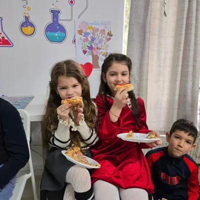 Mărțișoare, un târg și o petrecere cu pizza — fotografie 25