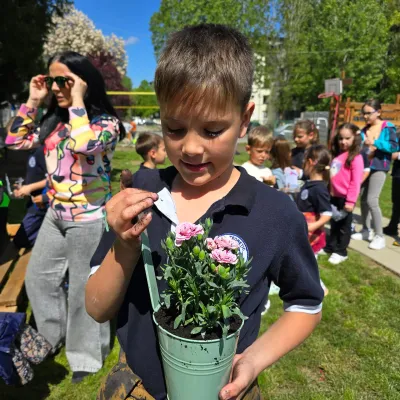 Săptămâna verde: flori și semințe plantate de copii — fotografie 11