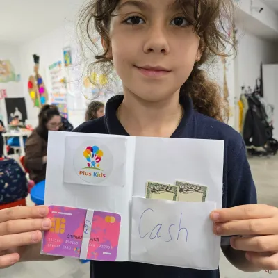 Bănuți, carduri personalizate și târgul PlusKids — fotografie 11