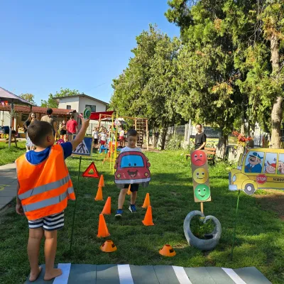 Week 6: road safety, with a practical course in the yard — photo 16