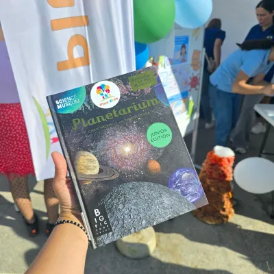 Noaptea Cercetătorilor: gheață carbonică, microbi la microscop și roboți — fotografie 2