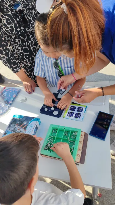 Noaptea Cercetătorilor: gheață carbonică, microbi la microscop și roboți — fotografie 16