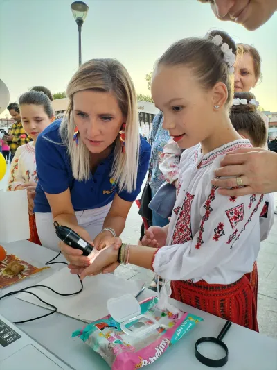 Noaptea Cercetătorilor: gheață carbonică, microbi la microscop și roboți — fotografie 40