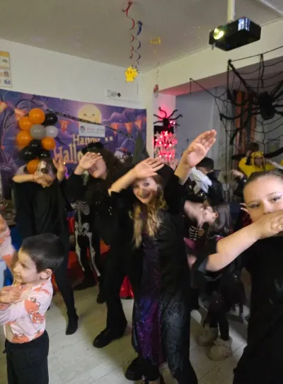 The Halloween party: a costume parade and the witch's house — photo 11