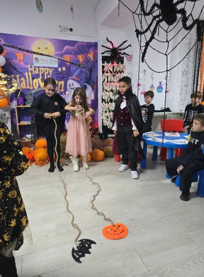 The Halloween party: a costume parade and the witch's house — photo 13