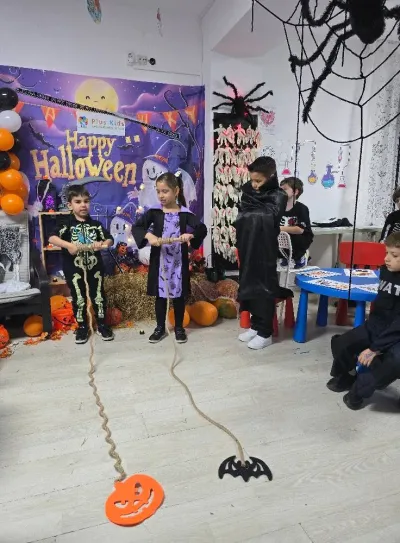 The Halloween party: a costume parade and the witch's house — photo 14