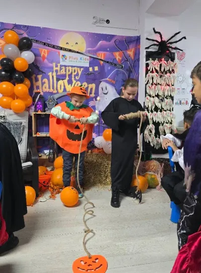 The Halloween party: a costume parade and the witch's house — photo 17