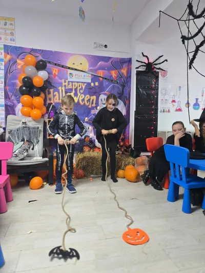 The Halloween party: a costume parade and the witch's house — photo 18