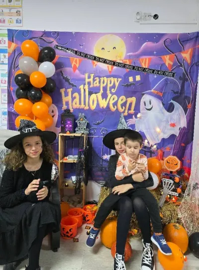 The Halloween party: a costume parade and the witch's house — photo 39