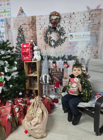 A început iarna: fulgi de nea, oameni de zăpadă și ghetuțe pregătite — fotografie 6