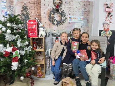 A început iarna: fulgi de nea, oameni de zăpadă și ghetuțe pregătite — fotografie 12