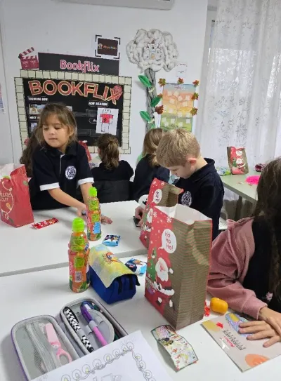 A început iarna: fulgi de nea, oameni de zăpadă și ghetuțe pregătite — fotografie 13