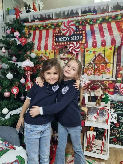 A început iarna: fulgi de nea, oameni de zăpadă și ghetuțe pregătite — fotografie 32