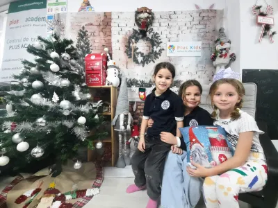A început iarna: fulgi de nea, oameni de zăpadă și ghetuțe pregătite — fotografie 46