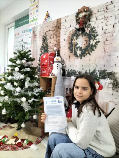 A început iarna: fulgi de nea, oameni de zăpadă și ghetuțe pregătite — fotografie 53